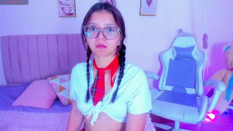 Snapshot of zoow_bluussh chatting on 6, 4, 2026 Zoe online show from 6, 4, 2026