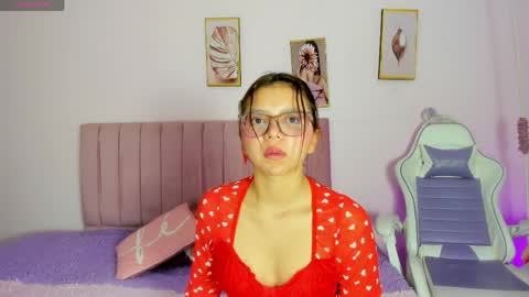 Snapshot of zoow_bluussh chatting on 10, 4, 2026 Zoe online show from 10, 4, 2026