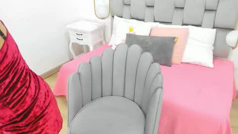 Im Zusan My schedule is from 1030pm to 430 am colombian time online show from 8, 3, 2026