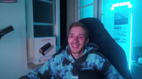 Zuzmoe online show from 3, 12, 2025