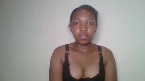 zyraelle_01 online show from 17, 4, 2026