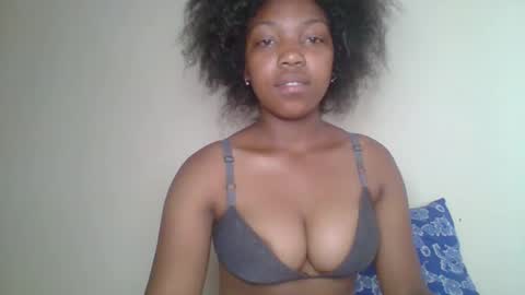 zyraelle_01 online show from 19, 4, 2026