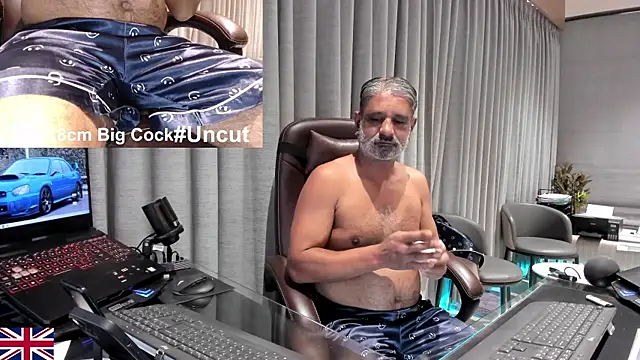Snapshot of OnlineBossUK chatting on 16, 4, 2026 OnlineBossUK online show from 16, 4, 2026