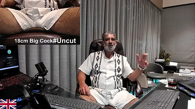 Snapshot of OnlineBossUK chatting on 18, 4, 2026 OnlineBossUK online show from 18, 4, 2026