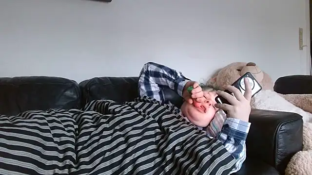 Snapshot of StarZ15 chatting on 10, 2, 2025 StarZ15 online show from 10, 2, 2025