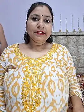 Snapshot of MOM-SUN-COUPLE chatting on 21, 3, 2025 MOM-SUN-COUPLE online show from 21, 3, 2025