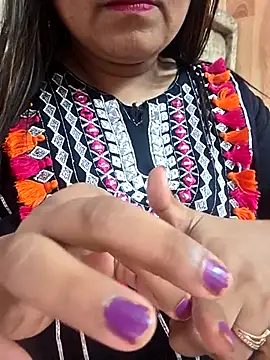 MOM-SUN-COUPLE online show from 12, 4, 2026