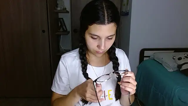 mia  lopez  online show from 4, 2, 2026