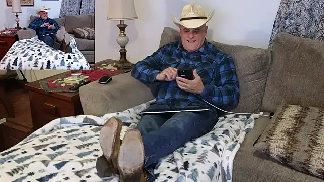 Snapshot of Foxhunt99 chatting on 2, 12, 2024 Foxhunt99 online show from 2, 12, 2024