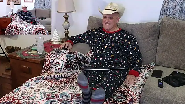 Snapshot of Foxhunt99 chatting on 18, 12, 2024 Foxhunt99 online show from 18, 12, 2024