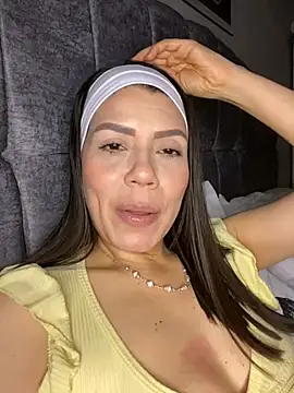 Snapshot of martina_contreras chatting on 6, 4, 2026 martina contreras online show from 6, 4, 2026