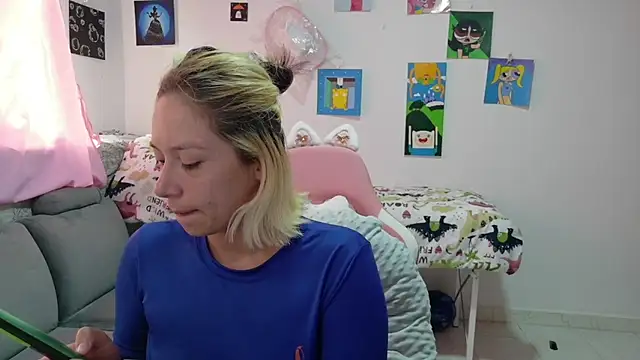 Snapshot of MommyMiaWs chatting on 22, 4, 2026 MommyMiaWs online show from 22, 4, 2026