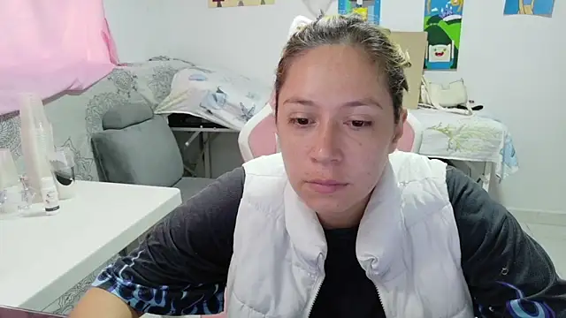 Snapshot of MommyMiaWs chatting on 6, 5, 2026 MommyMiaWs online show from 6, 5, 2026