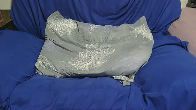 sluttylaura21 online show from 25, 3, 2026