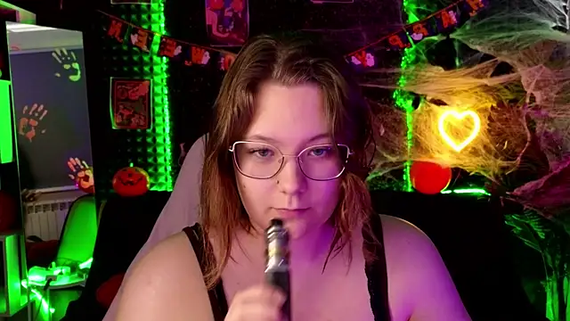 DjennaPalme online show from 21, 10, 2025