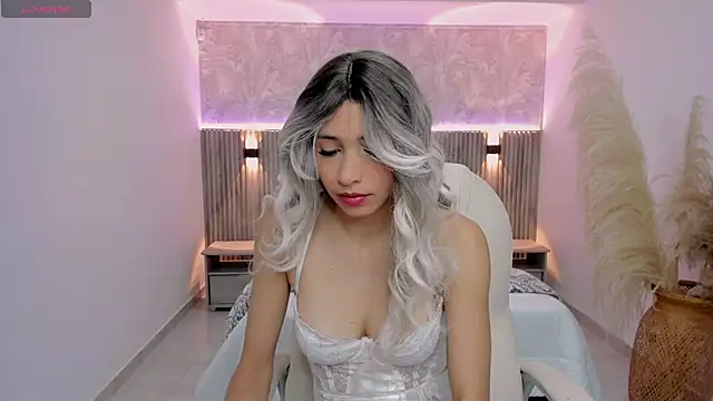 emilly smith 1 online show from 24, 1, 2025