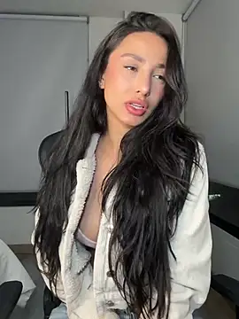 EvaMoet online show from 6, 2, 2025