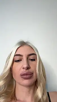 Mia Roxie online show from 10, 2, 2026