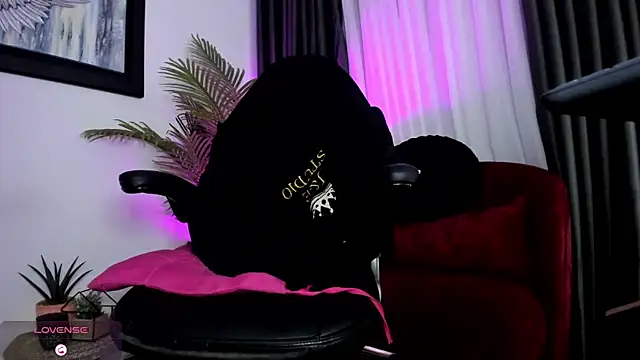 brianahill  online show from 4, 10, 2025