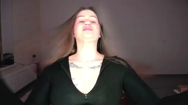 Snapshot of JuicyHelenX chatting on 18, 4, 2026 JuicyHelenX online show from 18, 4, 2026