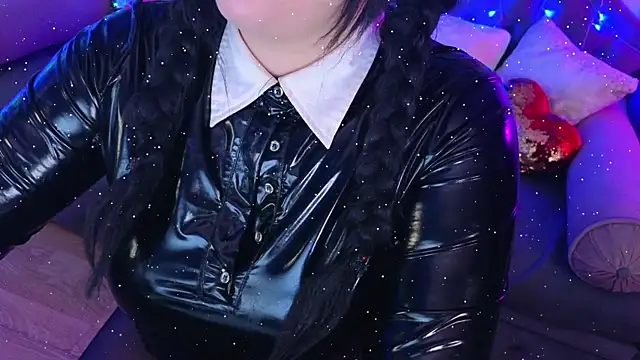 wickedxqueen online show from 1, 1, 2025