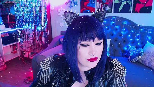 wickedxqueen online show from 5, 1, 2025