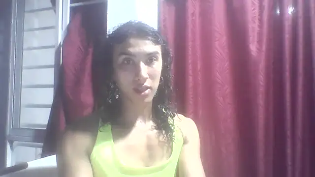 Snapshot of roxana_collins chatting on 7, 5, 2026 roxana collins online show from 7, 5, 2026