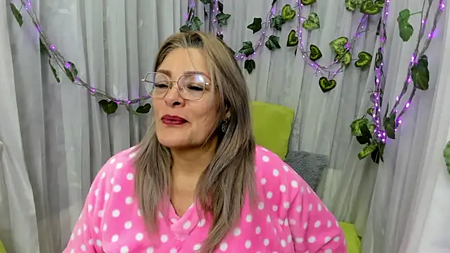 Snapshot of RebeccaThompson chatting on 14, 10, 2025 RebeccaThompson online show from 14, 10, 2025