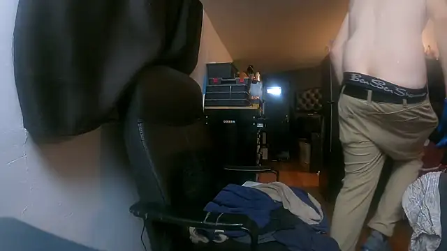 Snapshot of leanjamesdean chatting on 12, 11, 2025 leanjamesdean online show from 12, 11, 2025