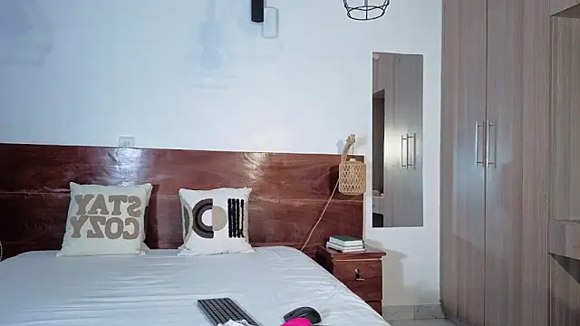 Elegant Ebony online show from 12, 3, 2026