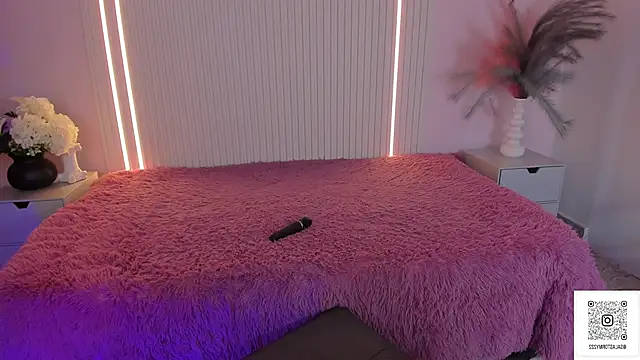 EmilyEvans7 online show from 2, 4, 2026