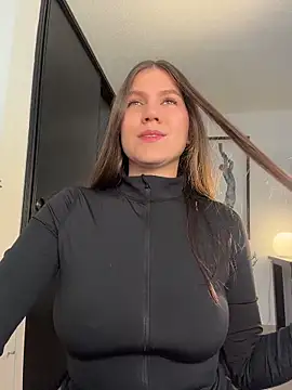 Snapshot of AmelieLaurent_ chatting on 5, 5, 2026 AmelieLaurent online show from 5, 5, 2026