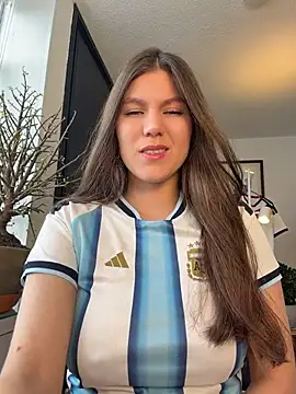 Snapshot of AmelieLaurent_ chatting on 22, 6, 2026 AmelieLaurent online show from 22, 6, 2026