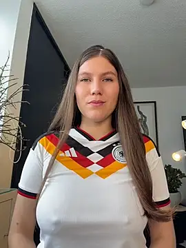 Snapshot of AmelieLaurent_ chatting on 4, 7, 2026 AmelieLaurent online show from 4, 7, 2026
