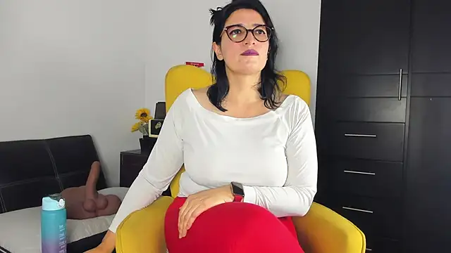 Snapshot of adriana71 chatting on 4, 7, 2026 adriana71 online show from 4, 7, 2026