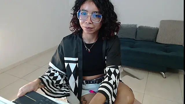 Snapshot of Putaku_San chatting on 9, 3, 2025 Putaku San online show from 9, 3, 2025