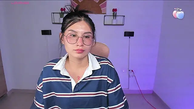 Snapshot of emily_villamil chatting on 26, 6, 2026 emily villamil online show from 26, 6, 2026