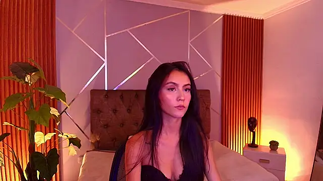 Coralinnee  online show from 19, 3, 2026