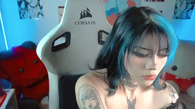 Snapshot of Deadly_Doll chatting on 14, 11, 2025 Deadly Doll online show from 14, 11, 2025