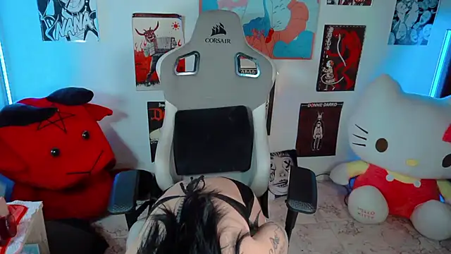 Snapshot of Deadly_Doll chatting on 4, 12, 2025 Deadly Doll online show from 4, 12, 2025