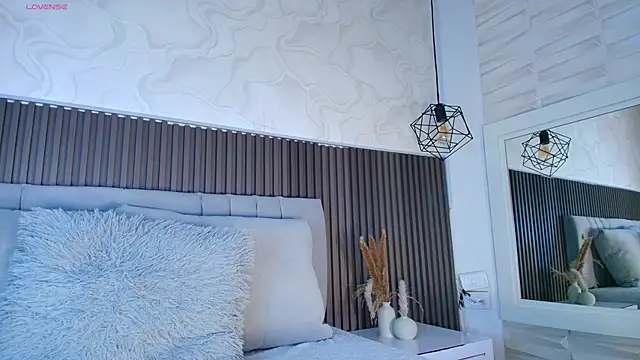 SHANONCLARK online show from 15, 4, 2026