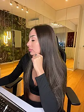 Snapshot of MileySin1111 chatting on 17, 12, 2025 MileySin1111 online show from 17, 12, 2025