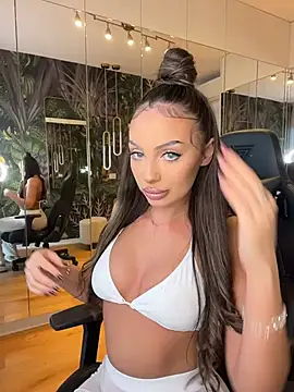 Snapshot of MileySin1111 chatting on 6, 1, 2026 MileySin1111 online show from 6, 1, 2026