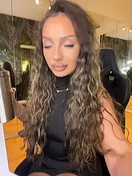 Snapshot of MileySin1111 chatting on 8, 1, 2026 MileySin1111 online show from 8, 1, 2026