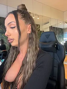 Snapshot of MileySin1111 chatting on 9, 1, 2026 MileySin1111 online show from 9, 1, 2026