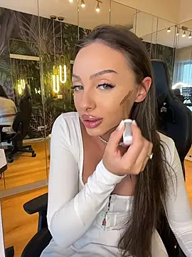 Snapshot of MileySin1111 chatting on 14, 1, 2026 MileySin1111 online show from 14, 1, 2026