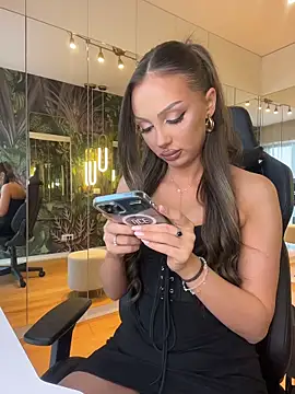 Snapshot of MileySin1111 chatting on 10, 2, 2026 MileySin1111 online show from 10, 2, 2026