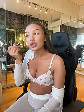 Snapshot of MileySin1111 chatting on 11, 2, 2026 MileySin1111 online show from 11, 2, 2026