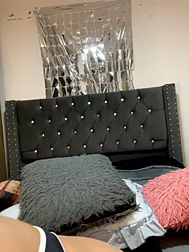 Lady  Pink online show from 18, 1, 2026