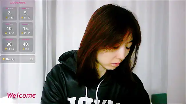 Snapshot of Love_me_Eri_ chatting on 1, 10, 2025 Love me Eri online show from 1, 10, 2025